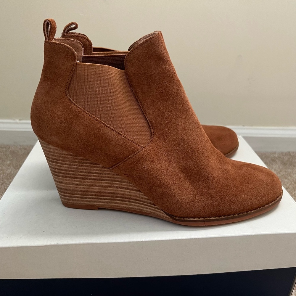 Caslon Women’s Willa Wedge Booties